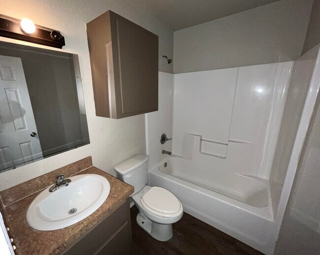 Building Photo - 1314 E Ursuline St