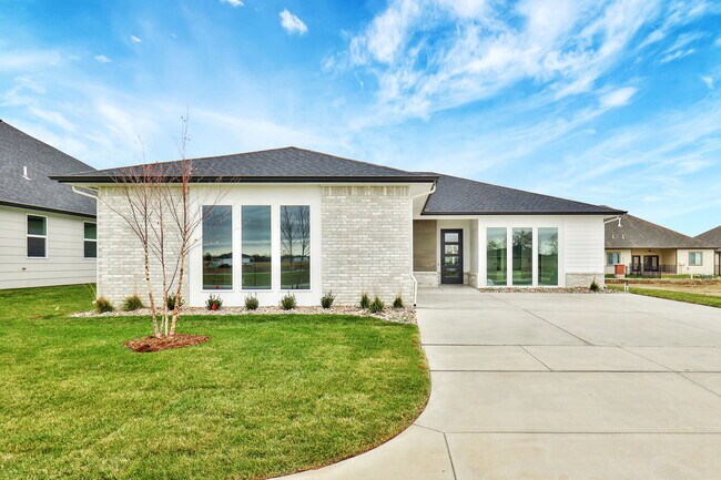 Building Photo - 832 N Speyside Cir