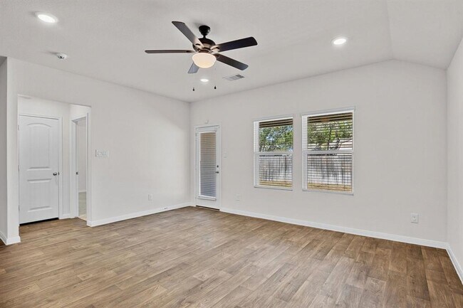 Building Photo - 1331 Camden Ln