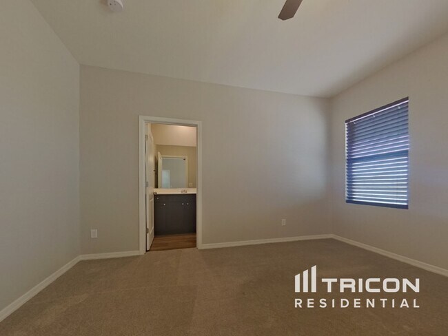 Building Photo - 19651 W Palo Verde Dr