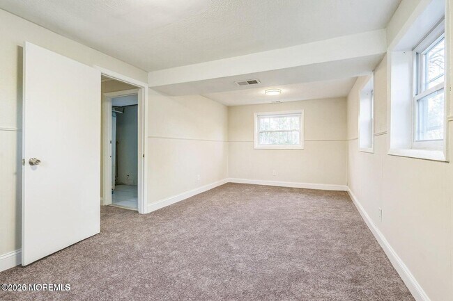 Building Photo - 1575 Deer Hollow Dr