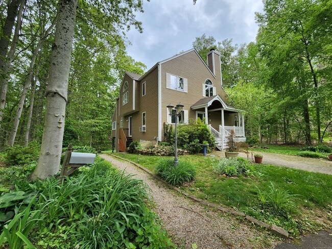 Building Photo - 46 Country Way