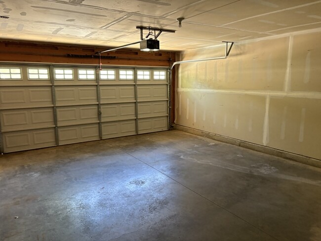 Building Photo - 845 Woodside Creek Dr