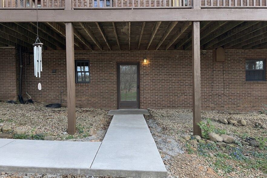 Building Photo - 1230 Stonewall Jackson Dr