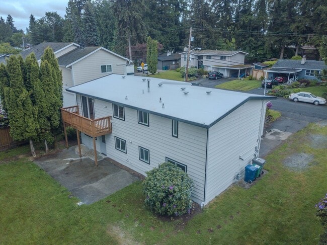 Building Photo - PRICE REDUCED! 4bed/3bath home in Finn Hill