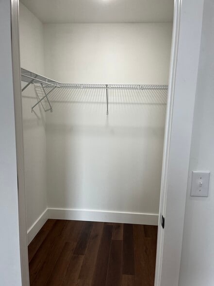 Building Photo - 174 Park Ave