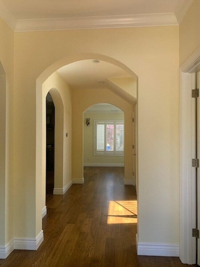 Building Photo - Beautiful Home Downtown Menlo Park