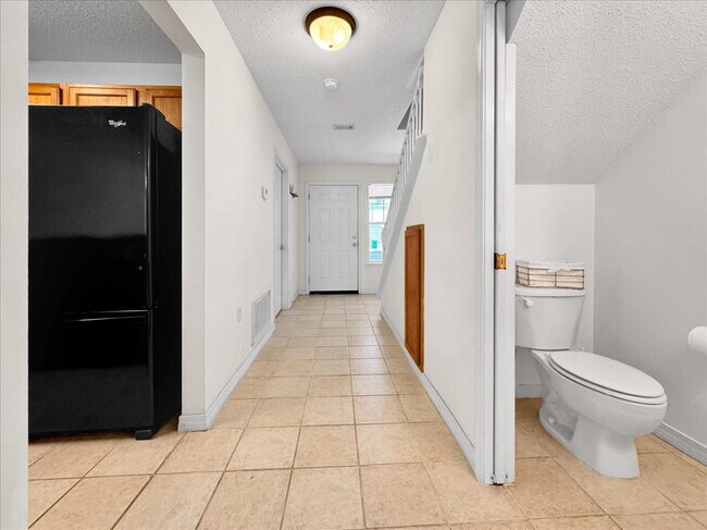 Building Photo - Charming Fort Walton Beach Townhome - Move-In Ready!