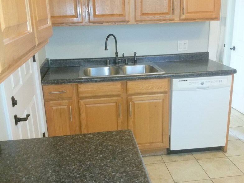 Kitchen - 1203 Chandler St