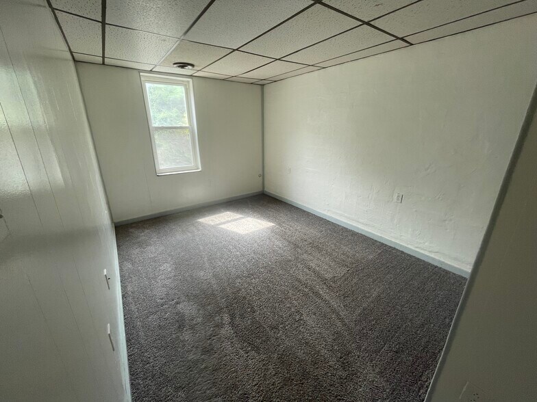 Building Photo - 410 W 5th Ave