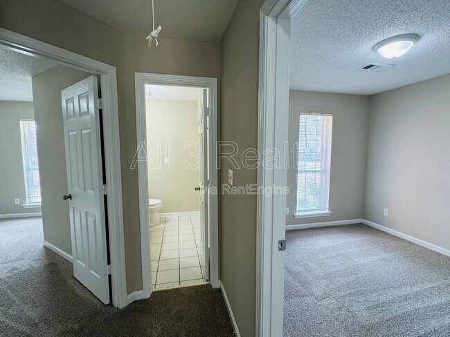 Building Photo - 4025 Oak Shadow Ln