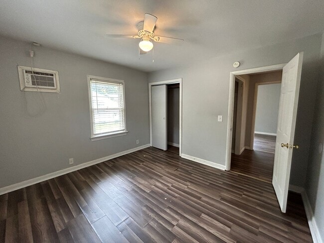 Building Photo - 215 Greenleaf St SW