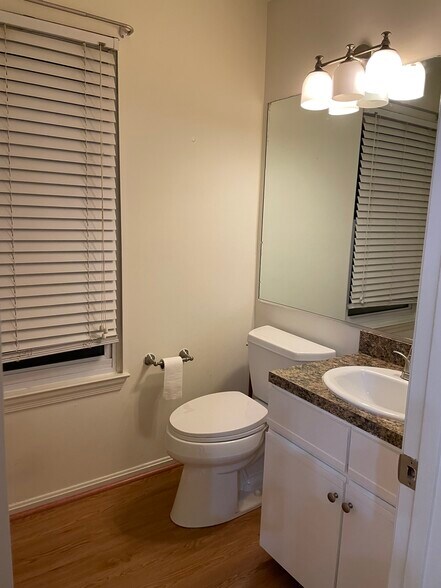 Building Photo - 8 Deer Run Ct