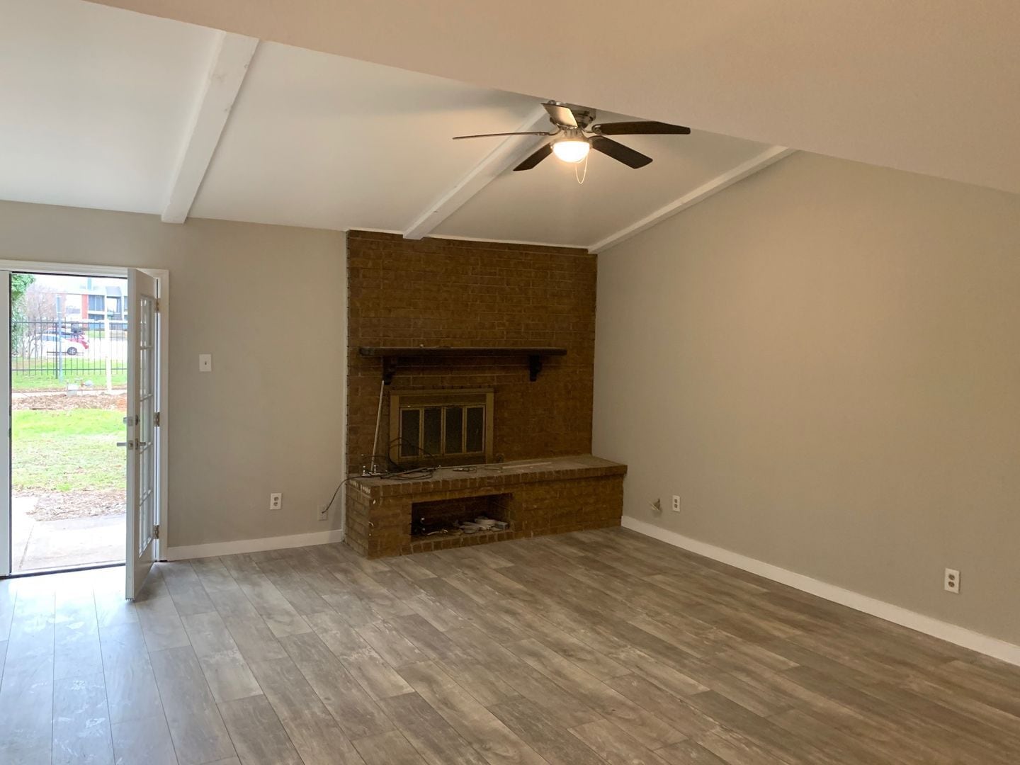 Building Photo - 1335 Carnation Dr