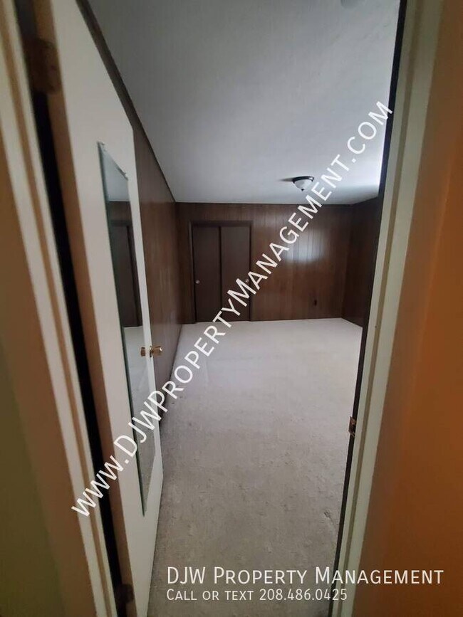 Building Photo - 624 W Linden St