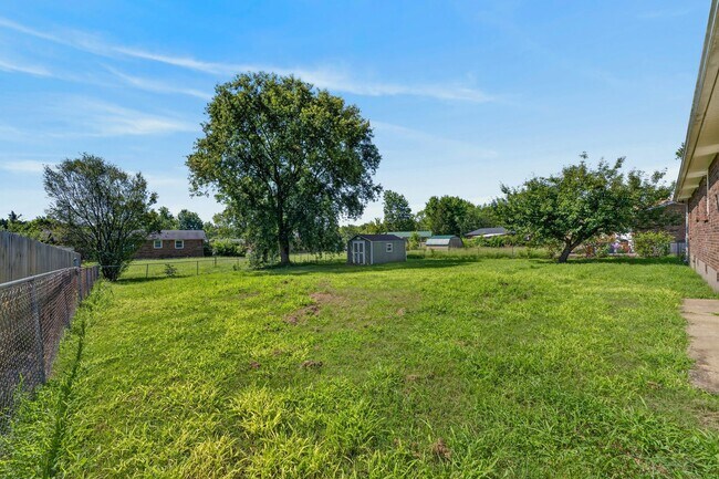 Building Photo - 573 Waldorf Dr