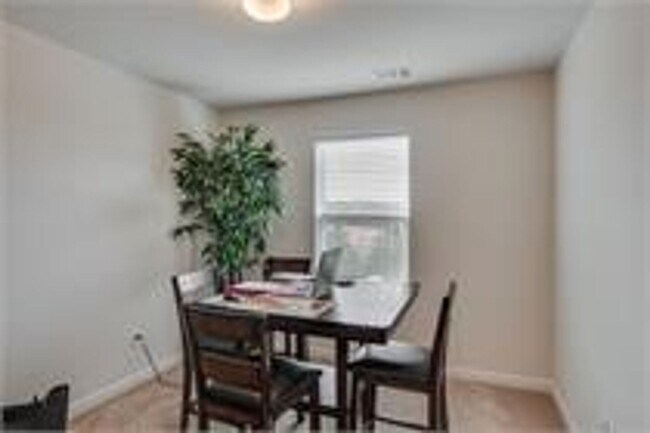 Building Photo - Beautiful 4bd 2.5ba home with Community Am...