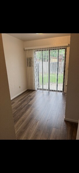 Building Photo - 5275 Columbine Ln