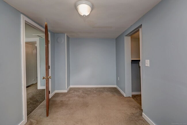 Building Photo - 22 Holmes Ave