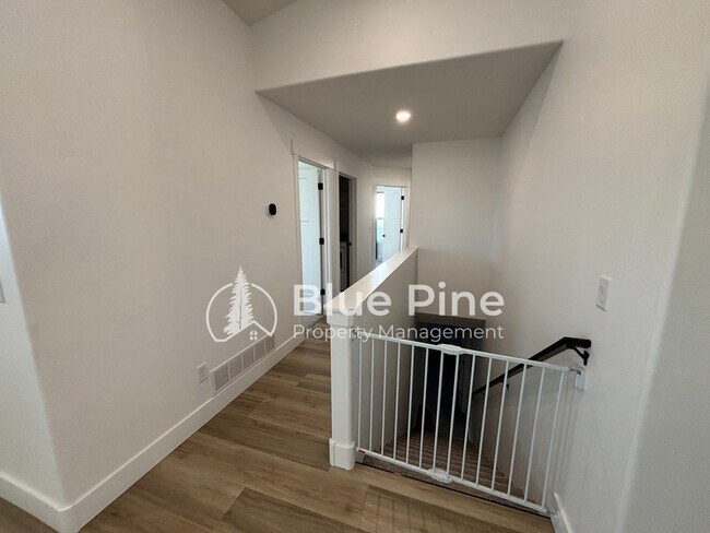 Building Photo - 4403 E Hatch Holw Ln