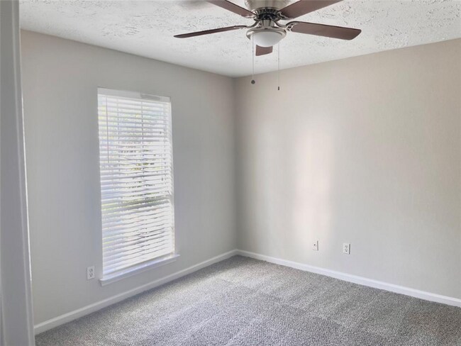 Building Photo - 22226 Meadowhill Dr