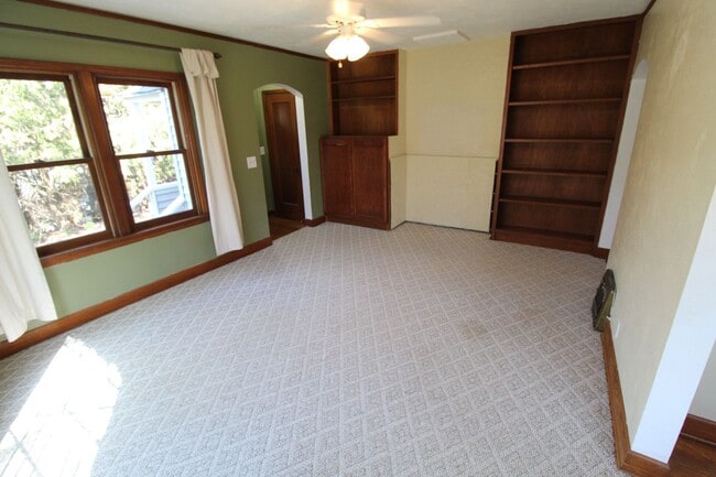 Building Photo - 10002 N Whitworth Dr