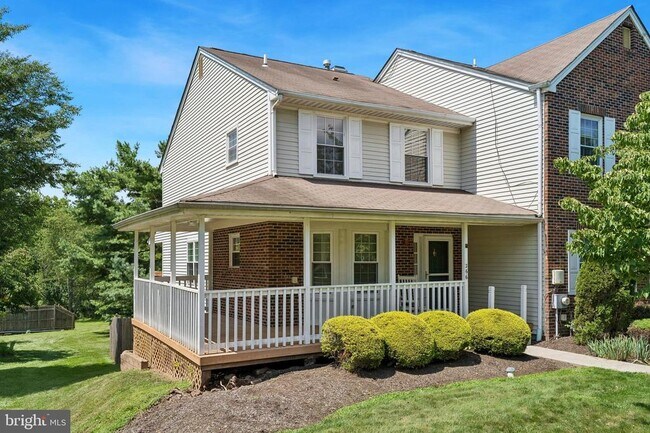 Building Photo - 266 Leedom Way