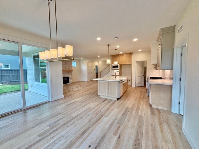 Building Photo - Gorgeous Ridgefield Home