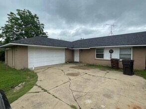 Building Photo - Beautiful 3 Bedroom 2 Bathroom in Plano!