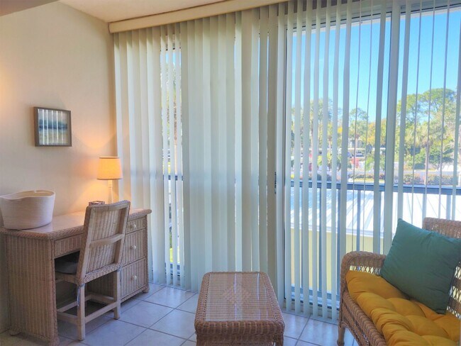 Building Photo - Seasonal 2-Bedroom 2-Bath Villa located in...