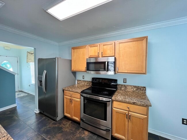 Building Photo - 221 Twin Lakes Ln