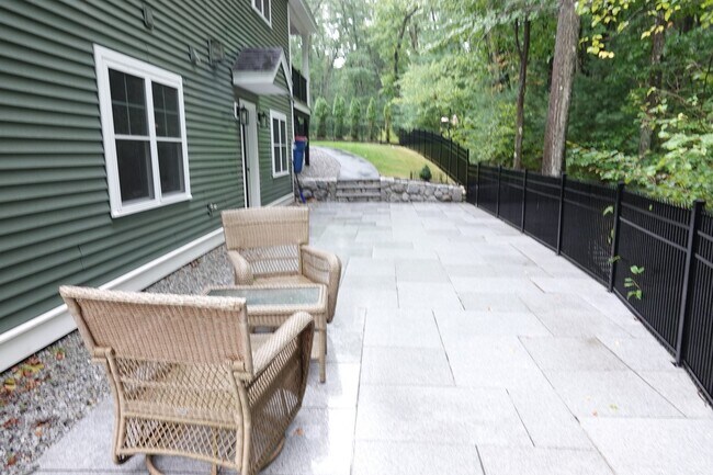 Building Photo - 4 Mill Pond LN