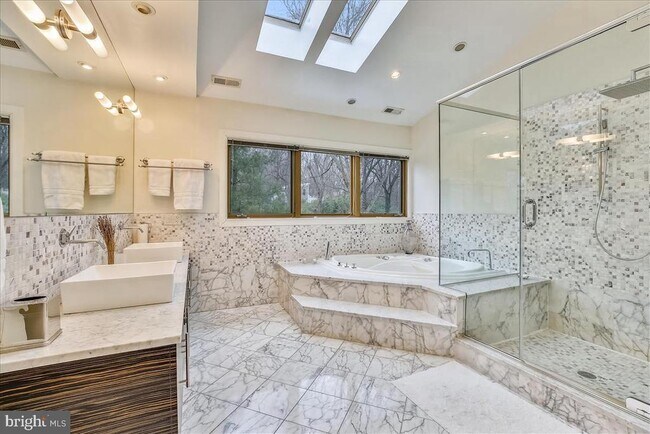 Building Photo - 6600 80th Pl