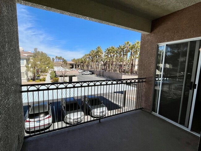 Building Photo - 3 Bedroom Condo located off of Warm Springs and South Durango!!! Southwest Location!