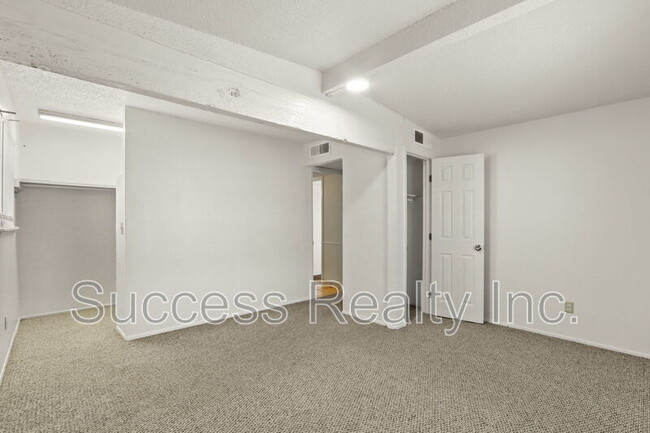 Building Photo - 5440 Viceroy Dr