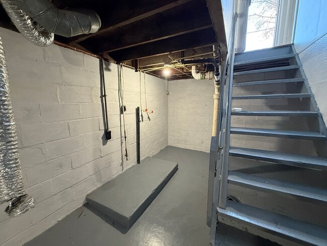 Building Photo - 2-Bed House Canton