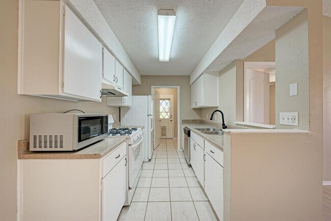 Building Photo - 12408 Deer Falls Dr