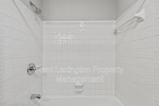 Building Photo - 864 Meadow Ln