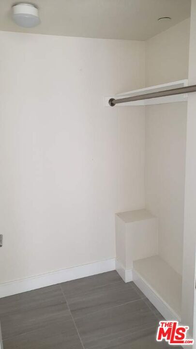 Building Photo - 418 S Roxbury Dr