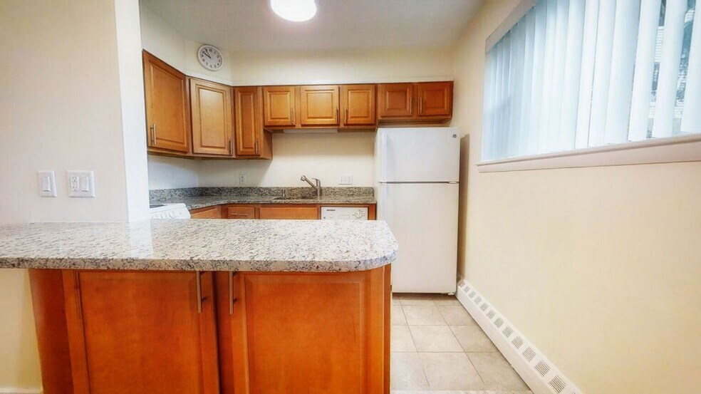 Building Photo - 62 Parkman St