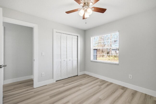 Building Photo - "Chic & Cozy 2-Bed Retreat with Granite Touches in Palm Coast!"