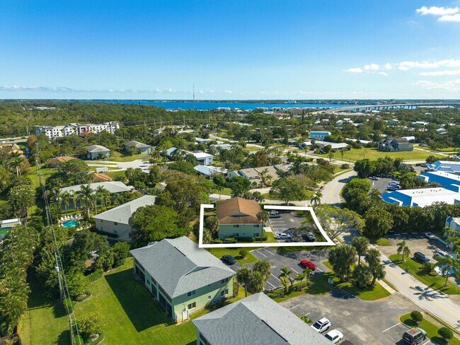 Building Photo - 983 NW Spruce Ridge Dr