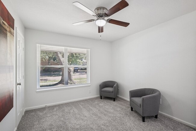 Building Photo - 15322 Torry Pines Rd