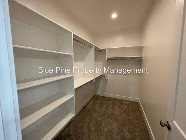 Building Photo - 5844 Wildrose Ave