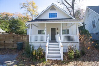 Building Photo - 3 Bedroom, 2.5 Bathroom in Shandon - The F...