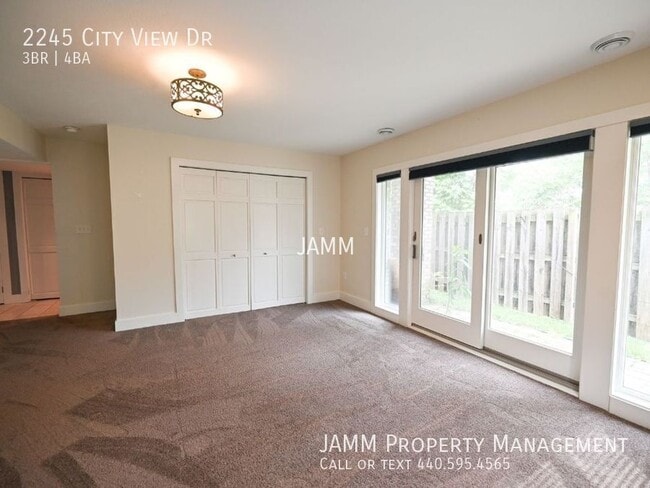 Building Photo - 2245 City View Dr
