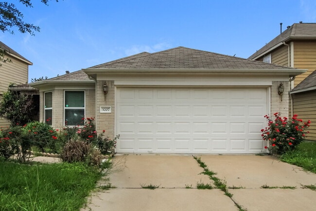 Building Photo - 3207 Apple Dale Dr