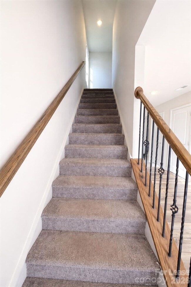 Building Photo - 193 Brentwood Dr