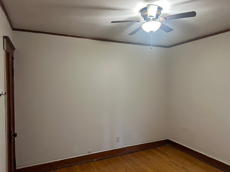 Bedroom 3 - 511 Niagara Ave