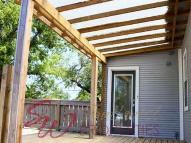 Building Photo - 2-Bedroom, 2-Bathroom Home with Huge Garage